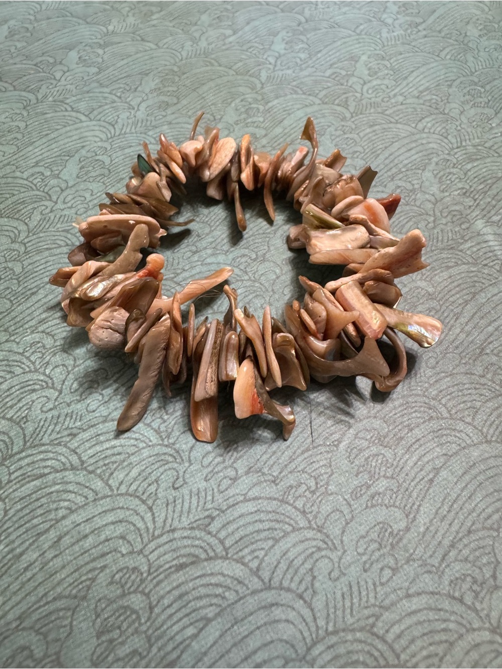 VINTAGE MOTHER OF PEARL AND ABALONE STRETCH BRACELET